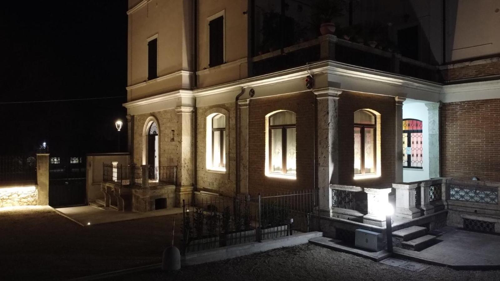 Villino Mari Camere Con Parcheggio Privato Gratuito 阿斯科利皮切诺 外观 照片