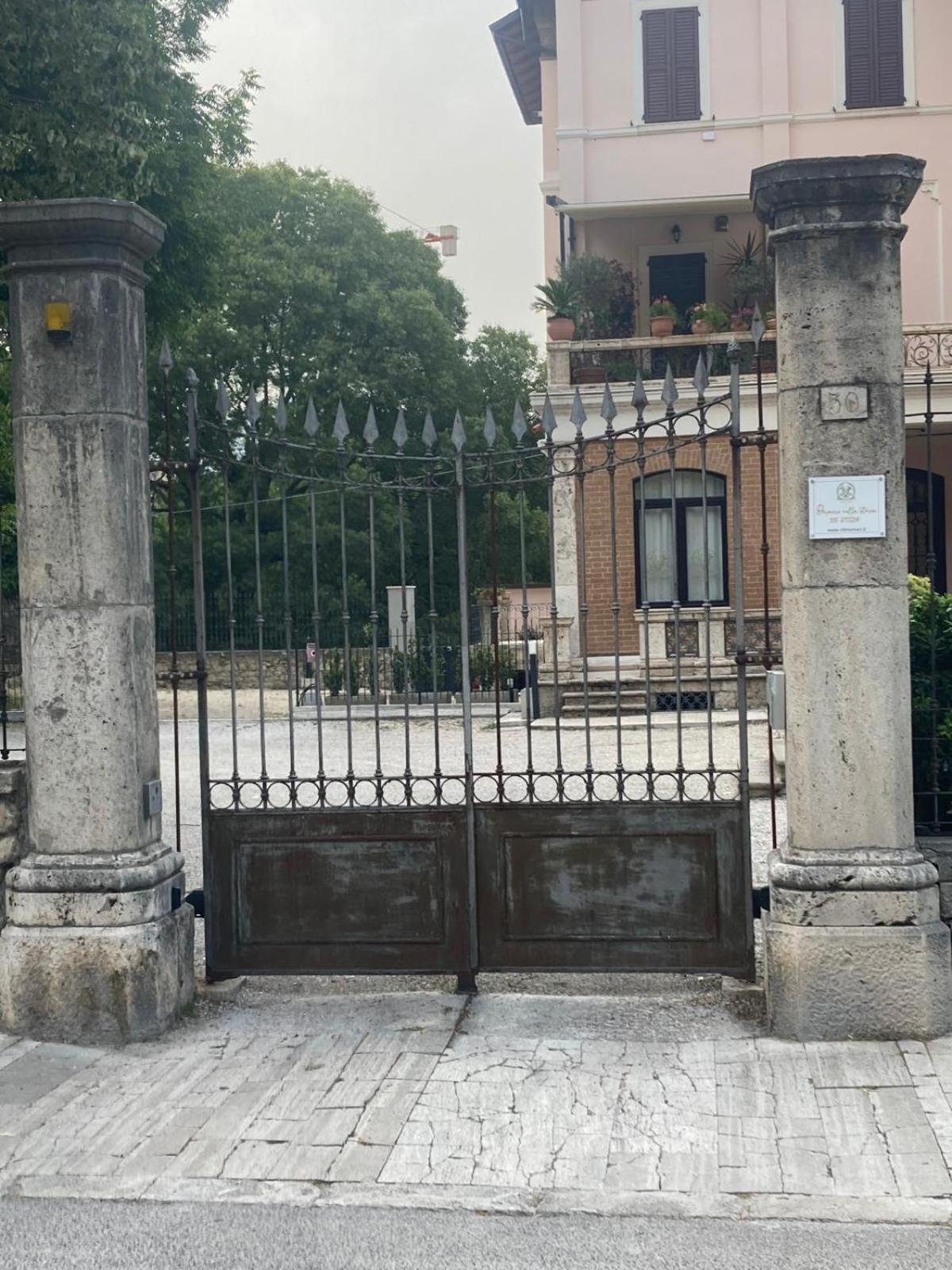 Villino Mari Camere Con Parcheggio Privato Gratuito 阿斯科利皮切诺 外观 照片